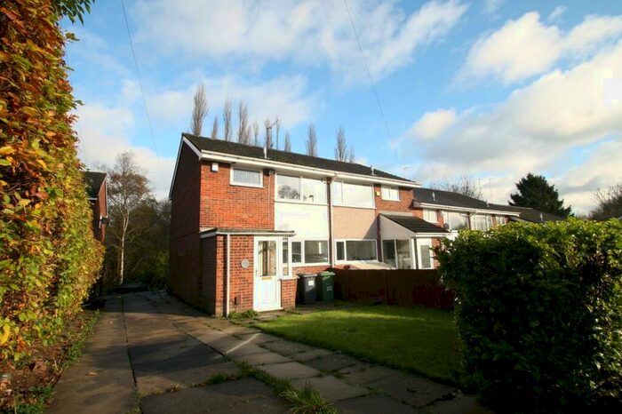 3 Bedroom House To Rent In North Close, Leeds, West Yorkshire, Uk, LS8