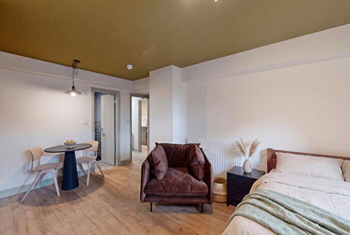 Studio To Rent In Moorland Road, Leeds, LS6