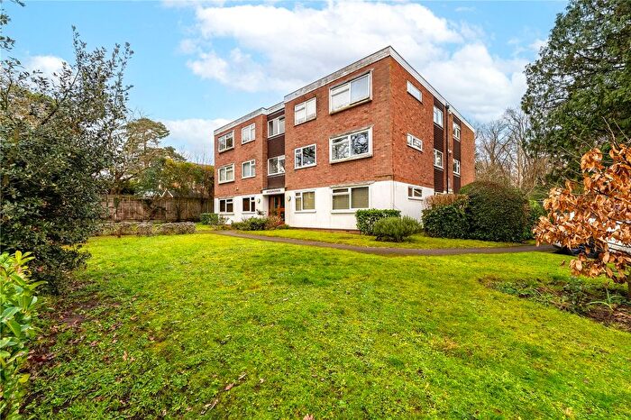 1 Bedroom Flat For Sale In Woodridings, Elgin Road, Weybridge, Surrey, KT13