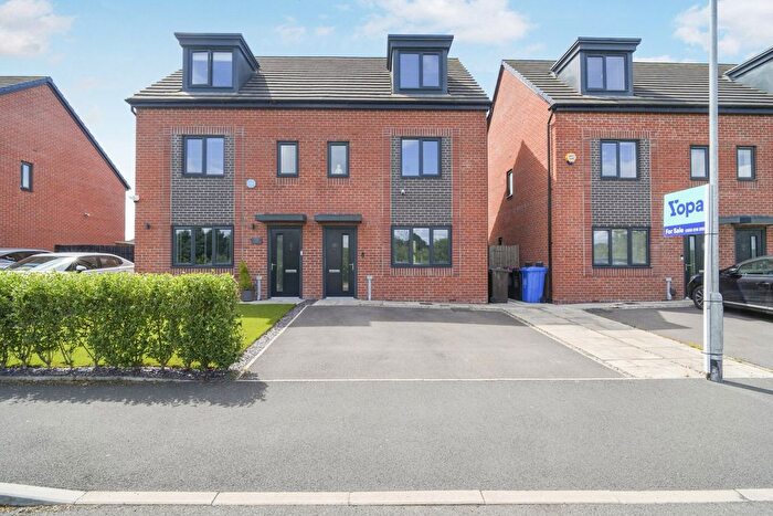 3 Bedroom Semi-Detached House For Sale In Riverside Way, Salford, M6