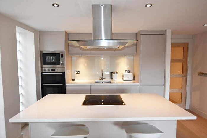2 Bedroom Flat To Rent In Cavendish Place, Cavendish Crescent South, Nottingham, Nottinghamshire, NG7