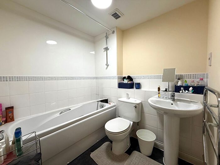 2 Bedroom Flat To Rent In Constantine House, New North Road, EX4