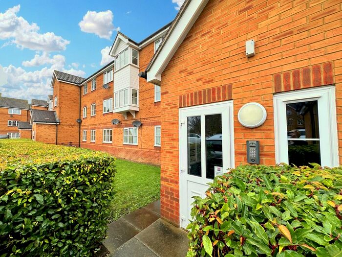 2 Bedroom Flat To Rent In Aspen Grove, Aldershot, GU12