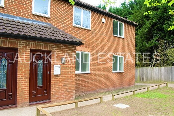 4 Bedroom Semi-Detached House To Rent In Deneside, Mutton Lane, Potters Bar, EN6