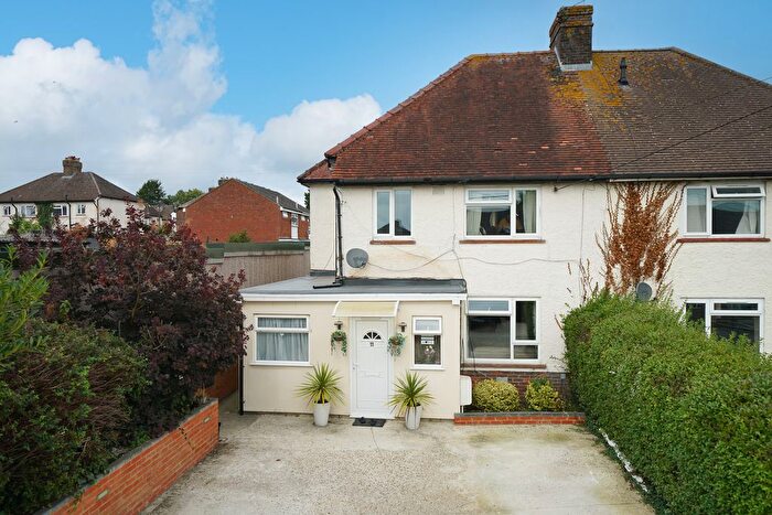 3 Bedroom Semi-detached House For Sale In Manor Road, Chesham, HP5