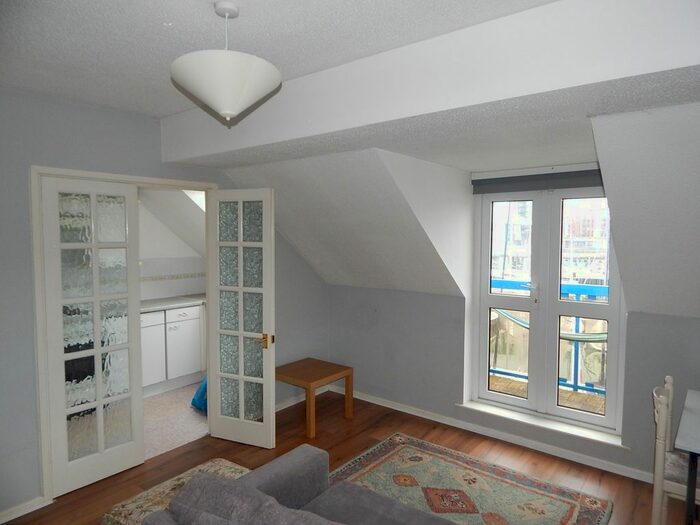 2 Bedroom Flat To Rent In Atlantic Close, Southampton, SO14