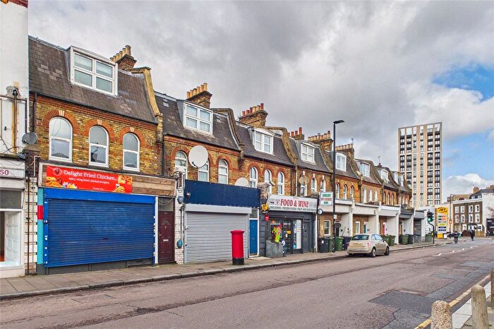 2 Bedroom Flat To Rent In Milkwood Road, London, SE24