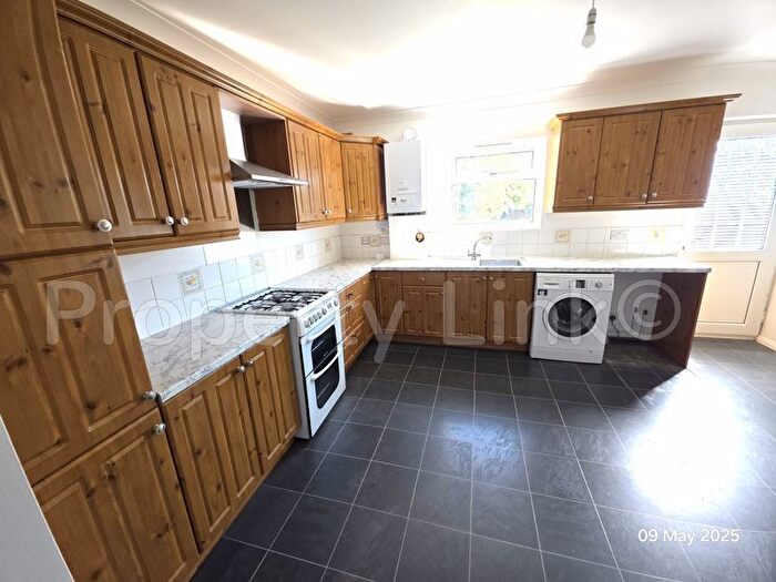 3 Bedroom Property To Rent In Western Avenue, Dagenham, RM10