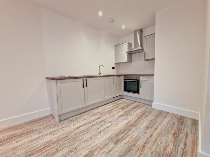1 Bedroom Apartment To Rent In Kingsbridge Point, SN1