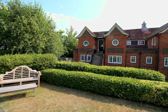 2 Bedroom Flat To Rent In Stokes View, Pangbourne, Reading, RG8