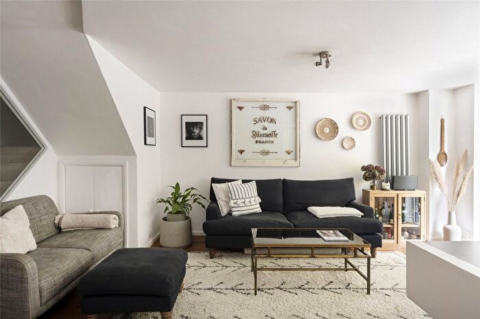 2 Bedroom Flat For Sale In Dartmouth Close, London, W11