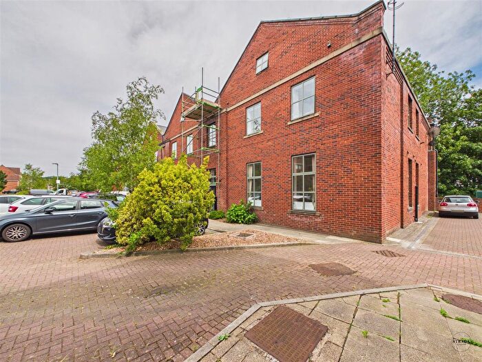 2 Bedroom Flat For Sale In Camlough Walk, Chesterfield, S41