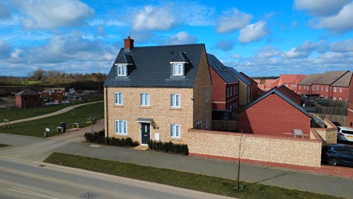 4 Bedroom Detached House For Sale In Fallow Road, Rothwell, NN14