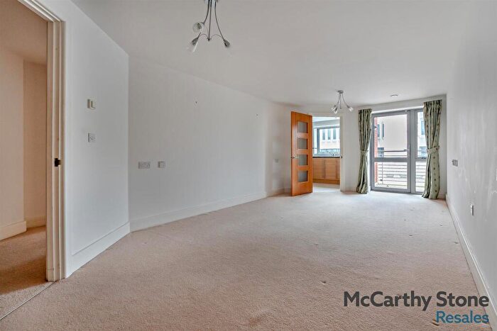 1 Bedroom Apartment For Sale In Corbett Court The Brow, Burgess Hill, RH15