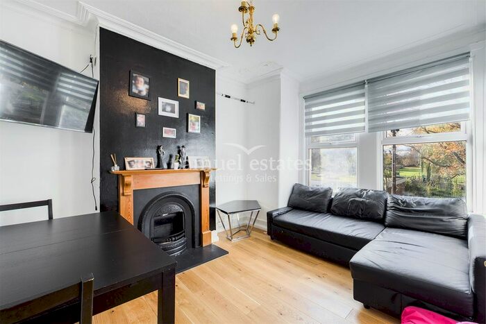 3 Bedroom Maisonette To Rent In Byegrove Road, Colliers Wood SW19