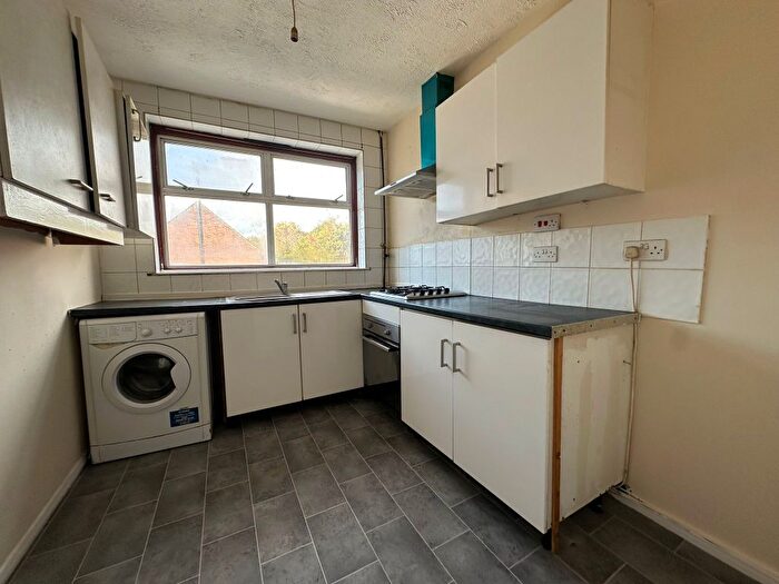 2 Bedroom Flat To Rent In Gainsborough Avenue, London, E12