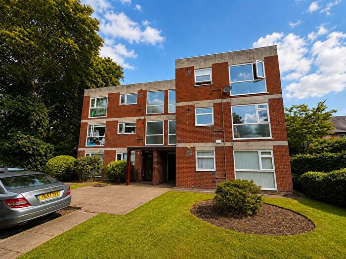 2 Bedroom Flat For Sale In Wardle Road, Sale, M33