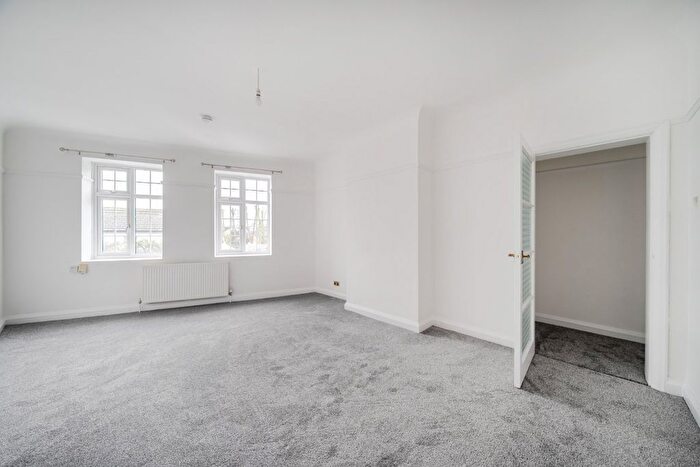 4 Bedroom Flat To Rent In Staines Road, Twickenham, TW2