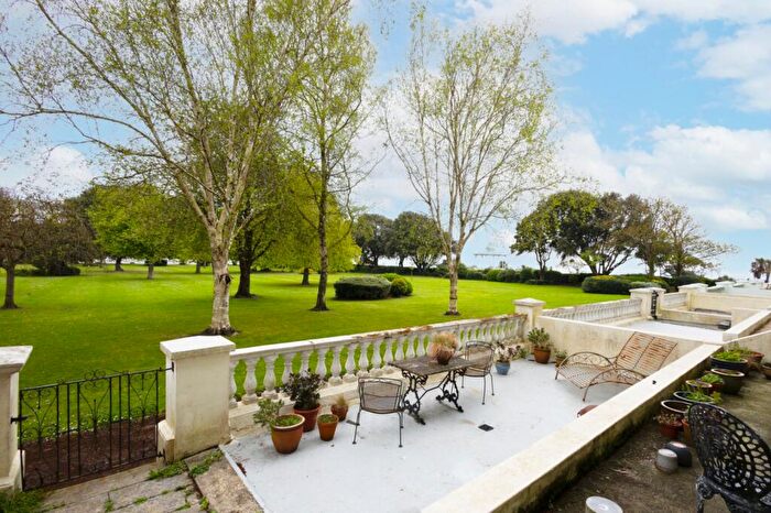 1 Bedroom Apartment For Sale In Clifton Gardens, Folkestone, Kent, CT20