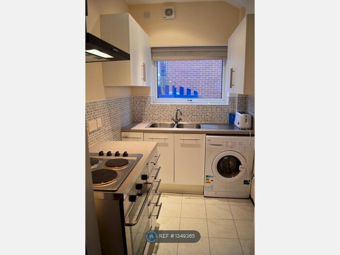 4 Bedroom End Of Terrace House To Rent In Langdon Street, Sheffield, S11