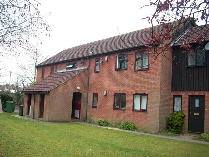 1 Bedroom Flat To Rent In Alpine Court, Buckskin, Basingstoke, RG22