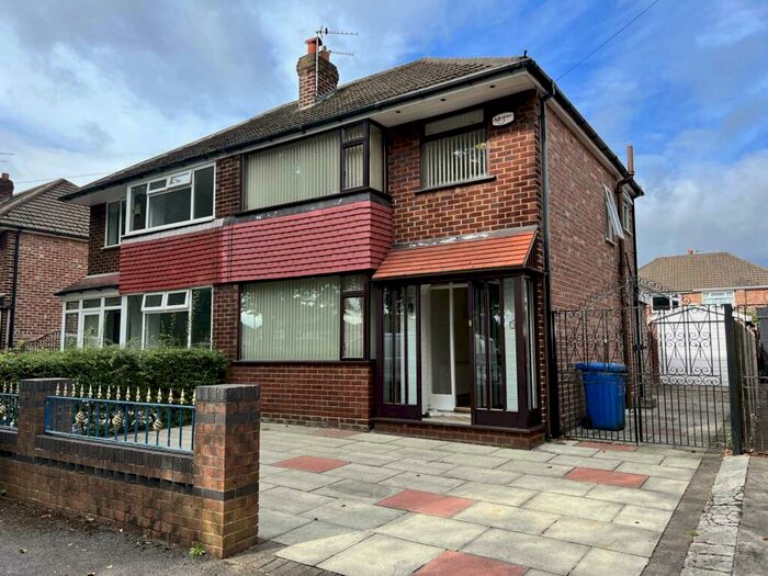 3 Bedroom Semi-Detached House To Rent In Bedroom Semi-Detached House Available, Urmstom, M41