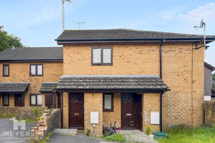 2 Bedroom Flat For Sale In Victoria Close, Bovington, BH20