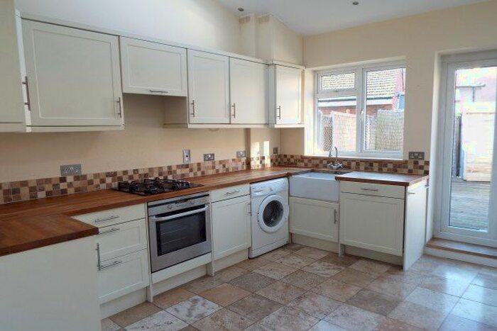 2 Bedroom Cottage To Rent In Church Road, Epsom KT17