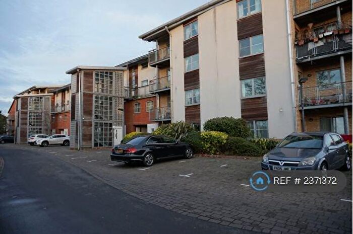 2 Bedroom Flat To Rent In Windmill Road, Slough, SL1