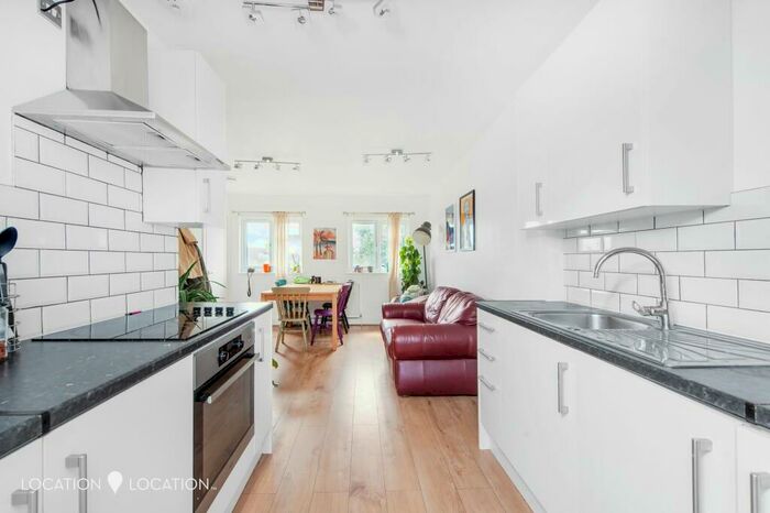 2 Bedroom Flat To Rent In Downs Road, London, E5