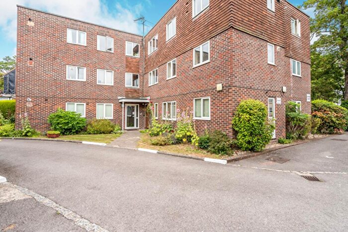 2 Bedroom Flat To Rent In The Hornet, Chichester, PO19