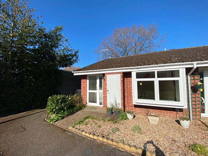 2 Bedroom Bungalow To Rent In Knaphill, Woking, GU21