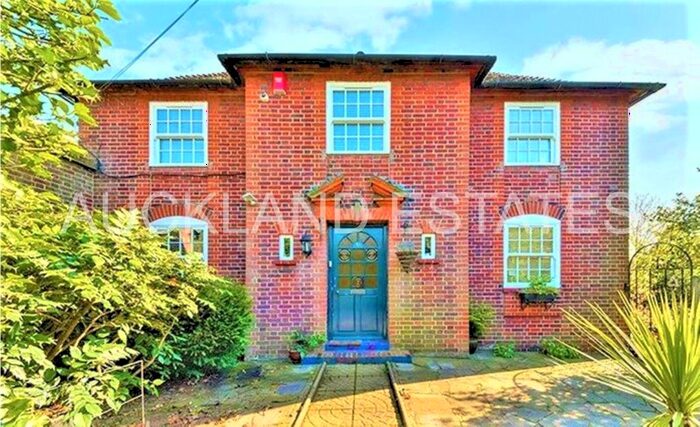 6 Bedroom Detached House To Rent In Church Road, Potters Bar, EN6