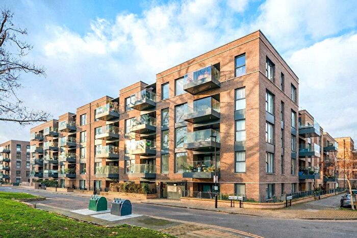 2 Bedroom Flat For Sale In Flat, Bradley Road, London, SW4