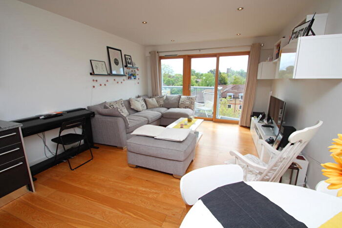 2 Bedroom Apartment To Rent In Zero Deposit Option Available. Fairfield Road, Croydon, CR0