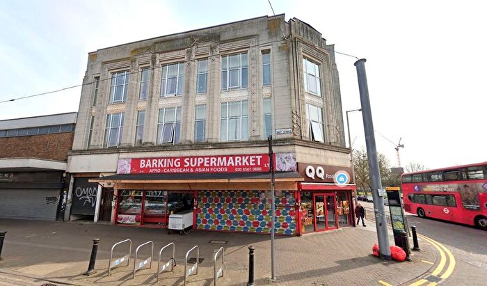 2 Bedroom Flat For Sale In East Street, Barking, IG11