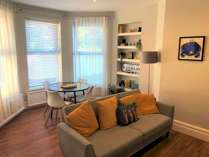 1 Bedroom Flat To Rent In Alumhurst Road, BH4