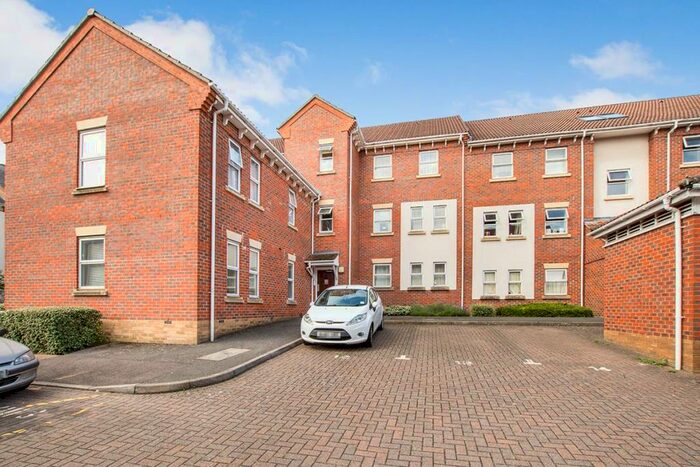 1 Bedroom Flat To Rent In Mary Court, Chatham, Kent, ME4