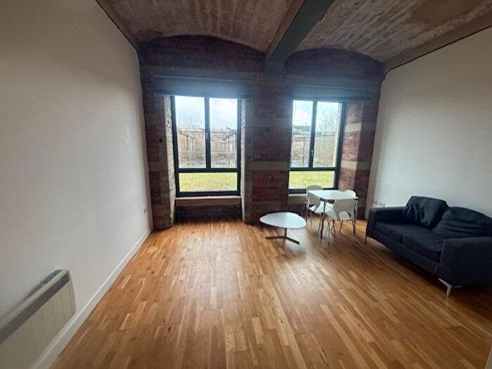 Flat To Rent In Lilycroft Road, Bradford, BD9