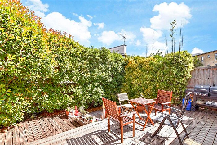 3 Bedroom Link Detached House For Sale In Park Lane, Greenhithe, Kent, DA9