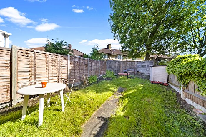 1 Bedroom Flat To Rent In Wulfstan Street, London, W12