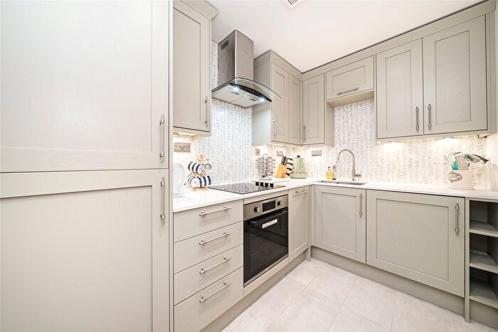 1 Bedroom Flat To Rent In Whitehouse Apartments, Belvedere Road, London, SE1