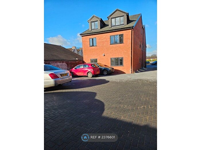 2 Bedroom Flat To Rent In Lower High Street, Cradley Heath, B64