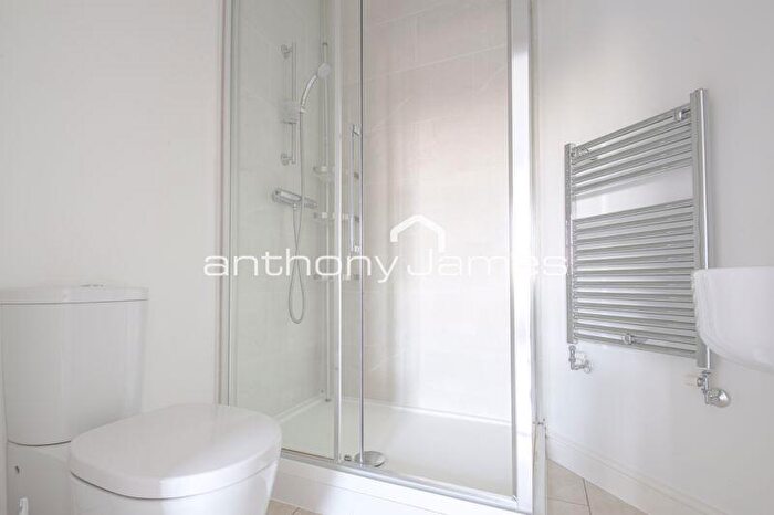 2 Bedroom Flat For Sale In Rainbow Road, Erith, DA8
