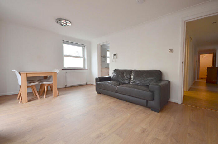 2 Bedroom Apartment To Rent In Blackstock Road, Finsbury Park, N4