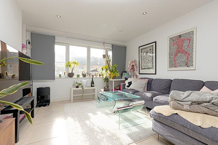 2 Bedroom Flat To Rent In John Campbell Road, London, N16