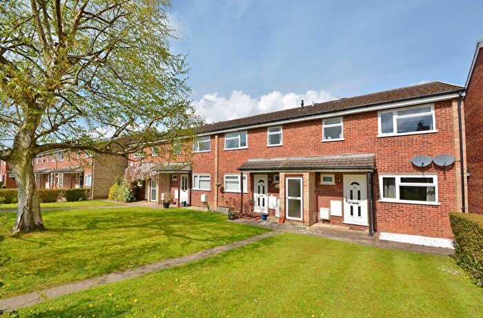 2 Bedroom Flat For Sale In Coombe Hill Crescent, Thame, OX9