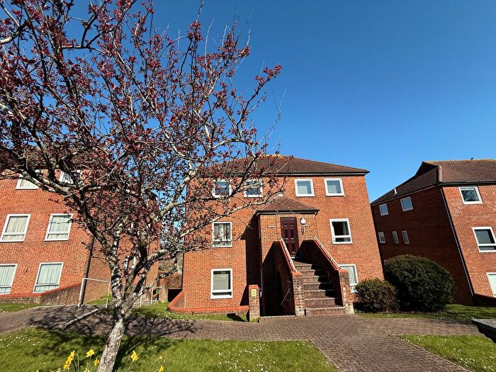 2 Bedroom Flat To Rent In Carew Road, Eastbourne, BN21