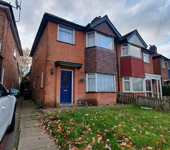 3 Bedroom Semi-Detached House For Sale In Lindsworth Road, Kings Norton, Birmingham, West Midlands, B30