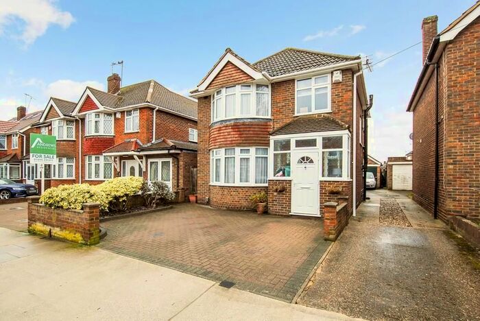 3 Bedroom Detached House To Rent In Park Lane, Hayes UB4